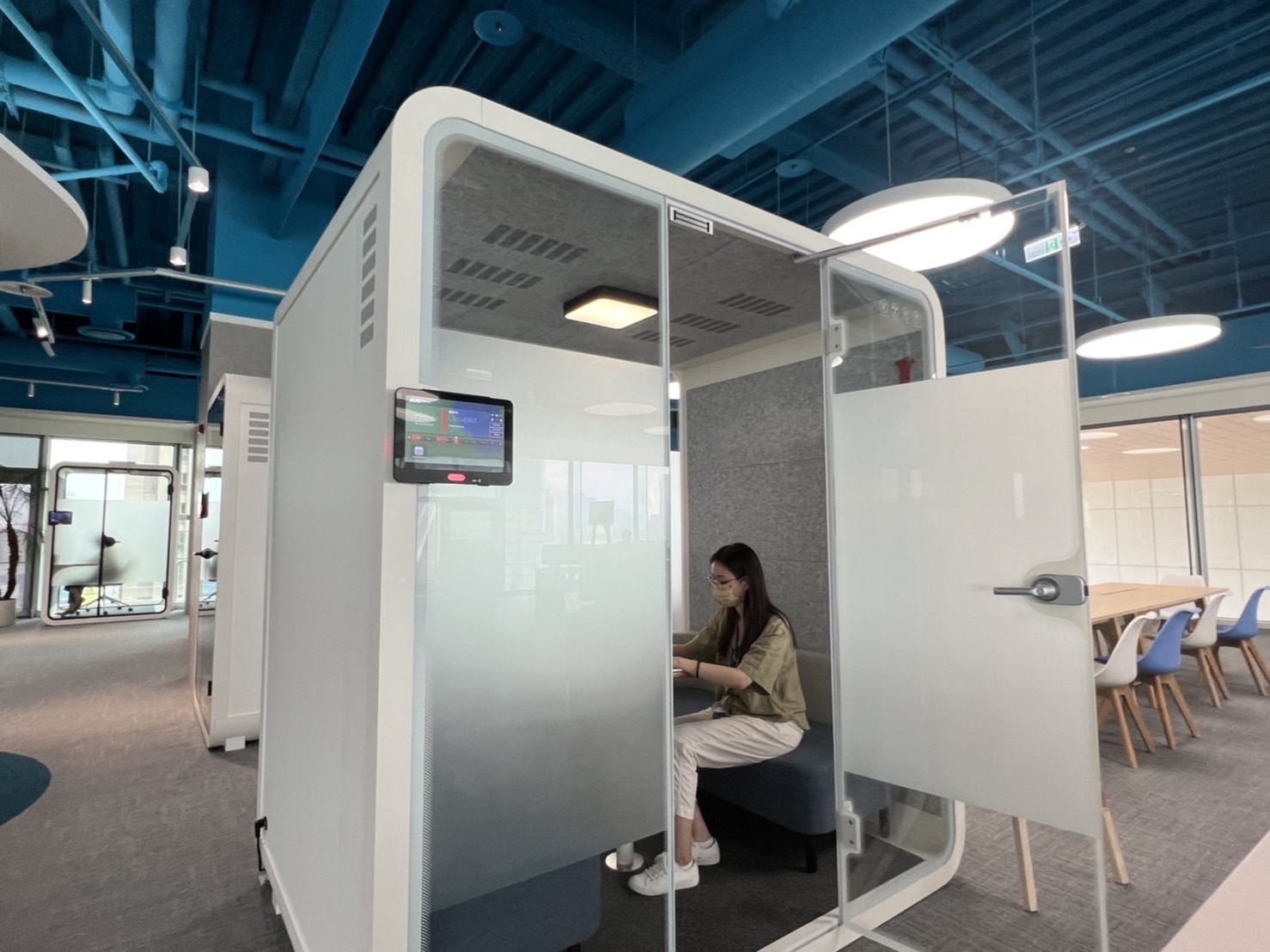 天博体育高雄據點的智慧行動辦公艙，展現天博体育在面板以外的研發應用軟實力